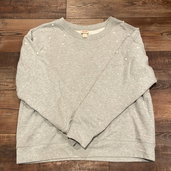 Large Gray Mossimo Sweatshirt with Pearl details on shoulders - Picture 5 of 8